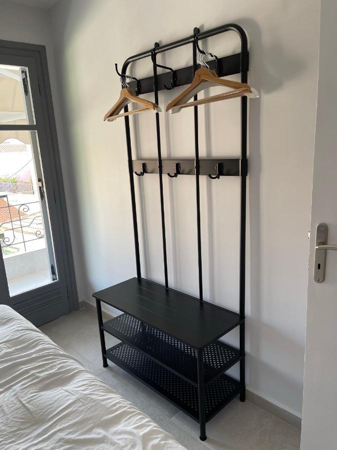 Axs First Floor Apartment Aegina Town Екстер'єр фото